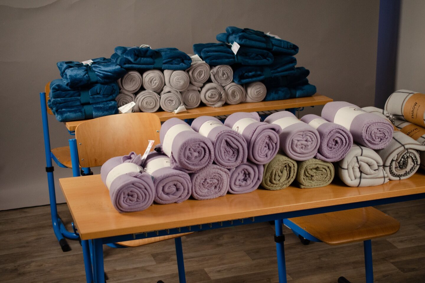 Click to enlarge czech blankets school energy crisis