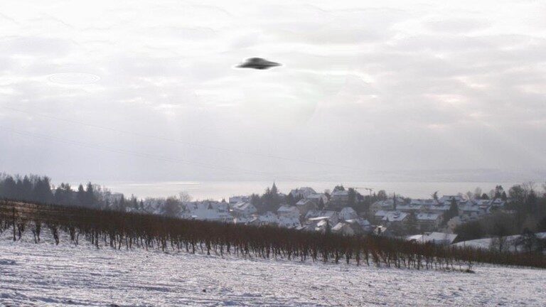 UFO black white