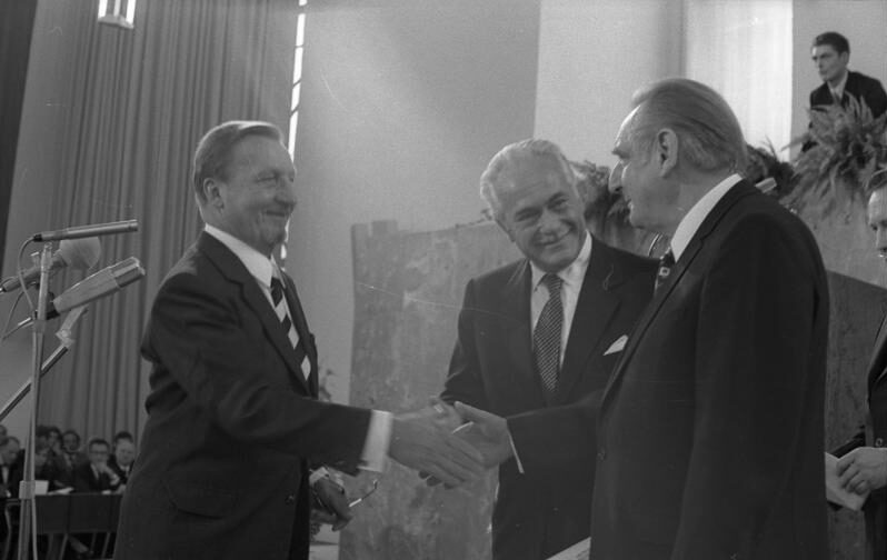 Click to enlarge Dr. Ernst Klett, Dr. Aurelio Peccei, Prof. Dr. Eduard Pestel club of rome great reset