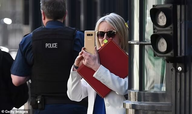 Click to enlarge liz truss phone