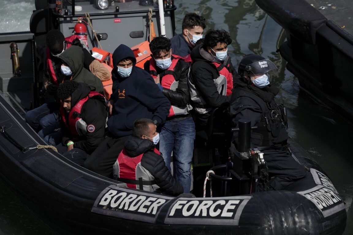 migrants dingey
