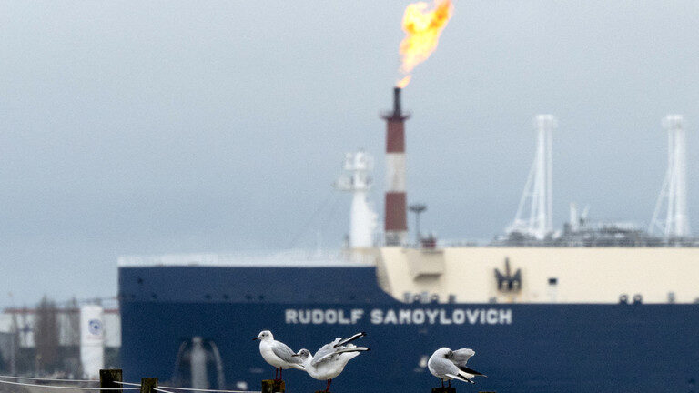 natural gas tanker