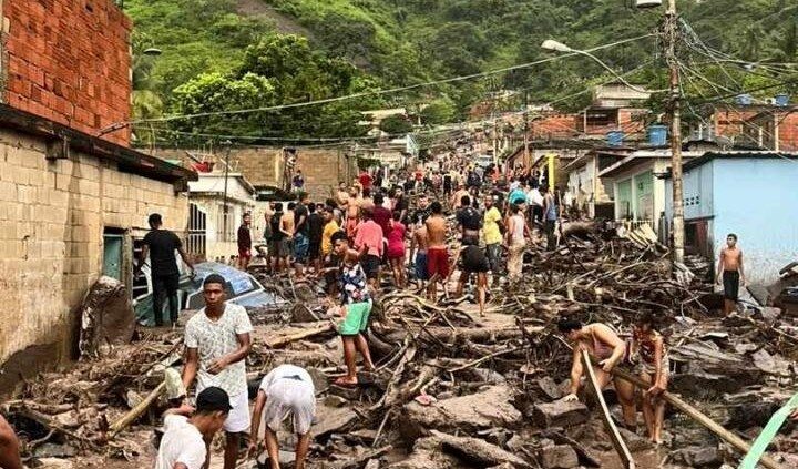 Click to enlarge Landslides and floods kill seven in eastern Venezuela.