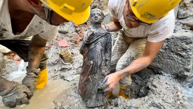 Click to enlarge etruscan roman statue