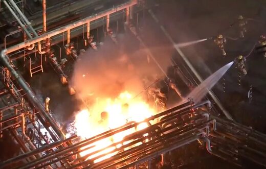 Click to enlarge Chevron oil refinery fire