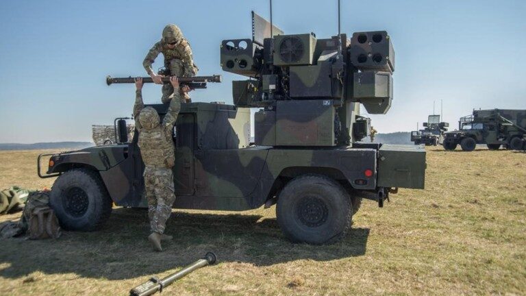 Click to enlarge Avenger missile system, Humvee