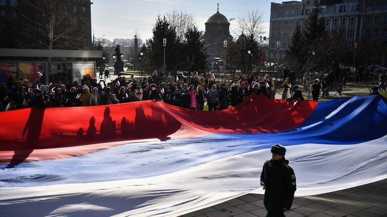 Click to enlarge Russian flag