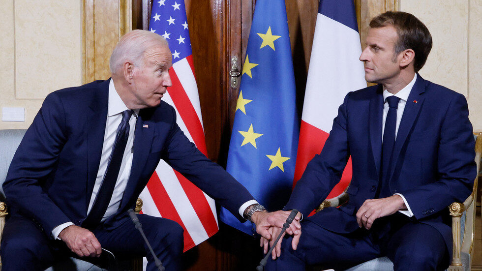 Click to enlarge biden macron