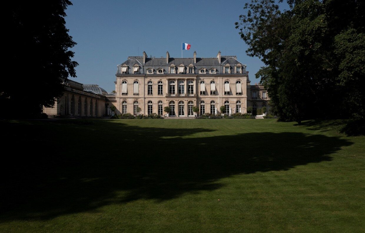 Click to enlarge Elysee palace, Paris France.