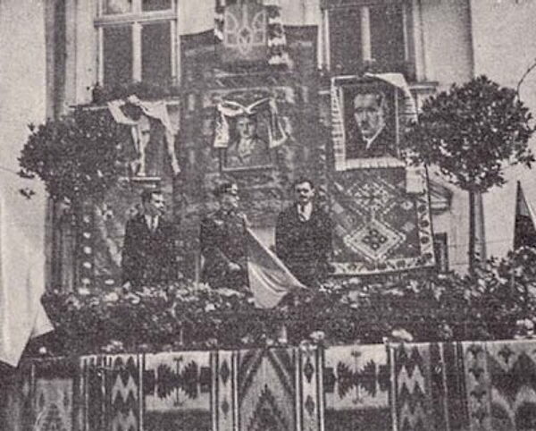 Click to enlarge ukraine independence celebration Stepan Bandera, Adolf Hitler and Yevhen Konovalets