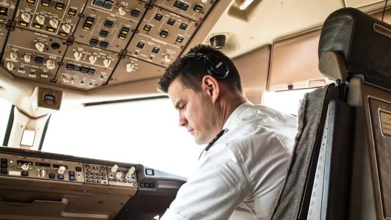 Click to enlarge F/O in Cockpit