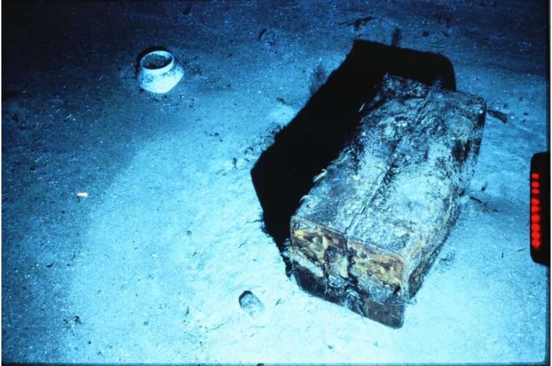 Click to enlarge trunk recovered shipwreck S.S. Central America