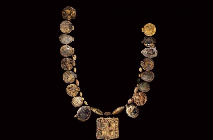 Click to enlarge necklace medieval