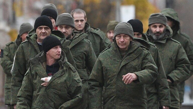 Click to enlarge Russian servicemen, Russian POWs
