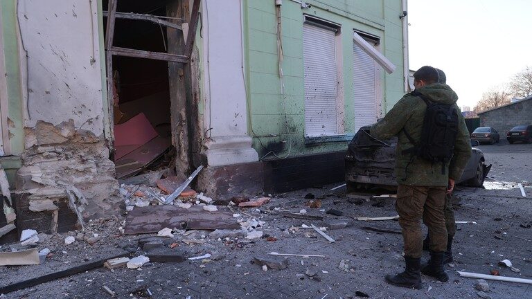 Click to enlarge donetsk youth center shelled