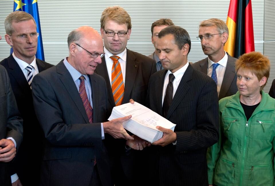 Sebastian Edathy  committee prosecute neo nazis germany
