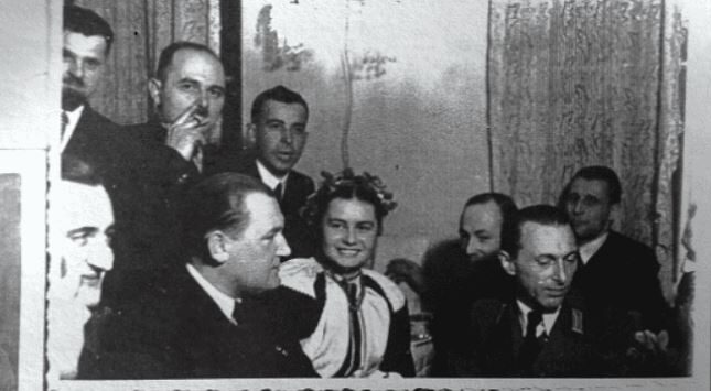 Click to enlarge Chomiaks standing behind and to the left of Emil Gassner