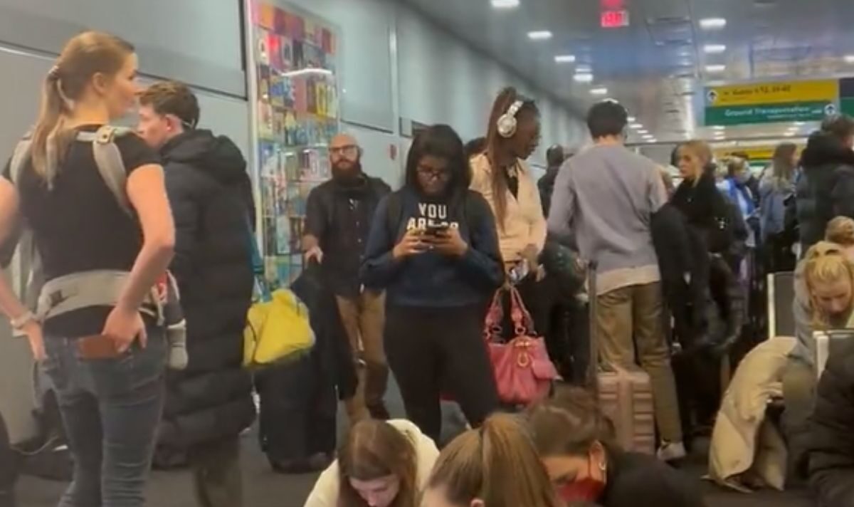 Click to enlarge airport delay