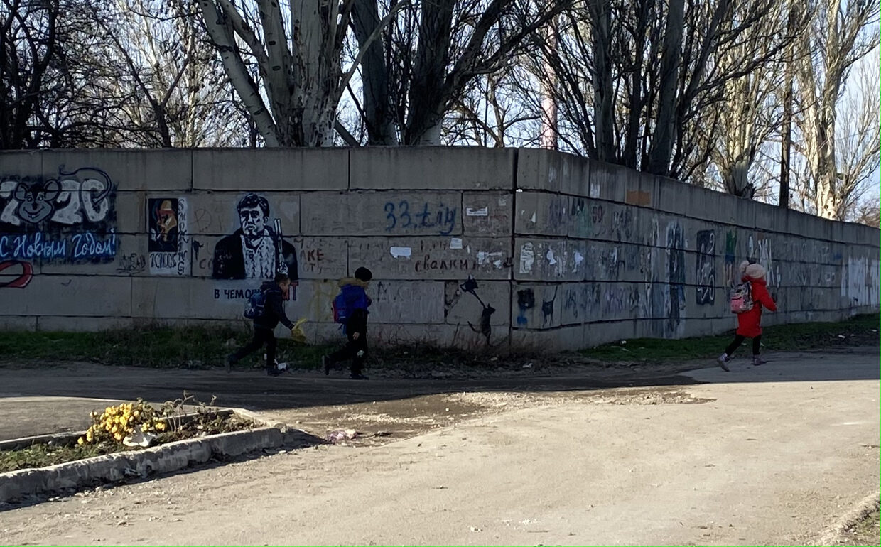 Mariupol kids schools reopen