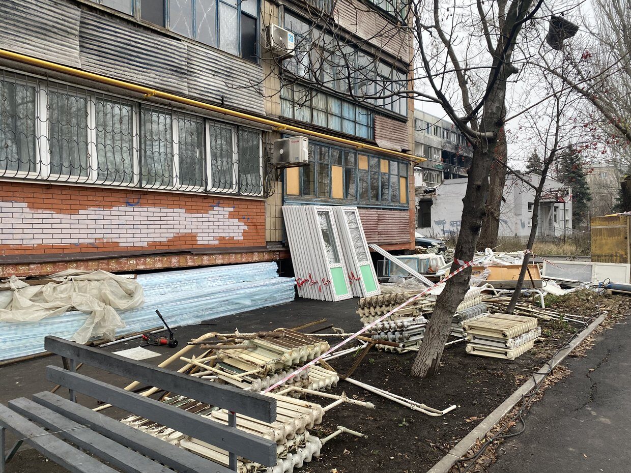 Restoration of destroyed houses in Mariupol
