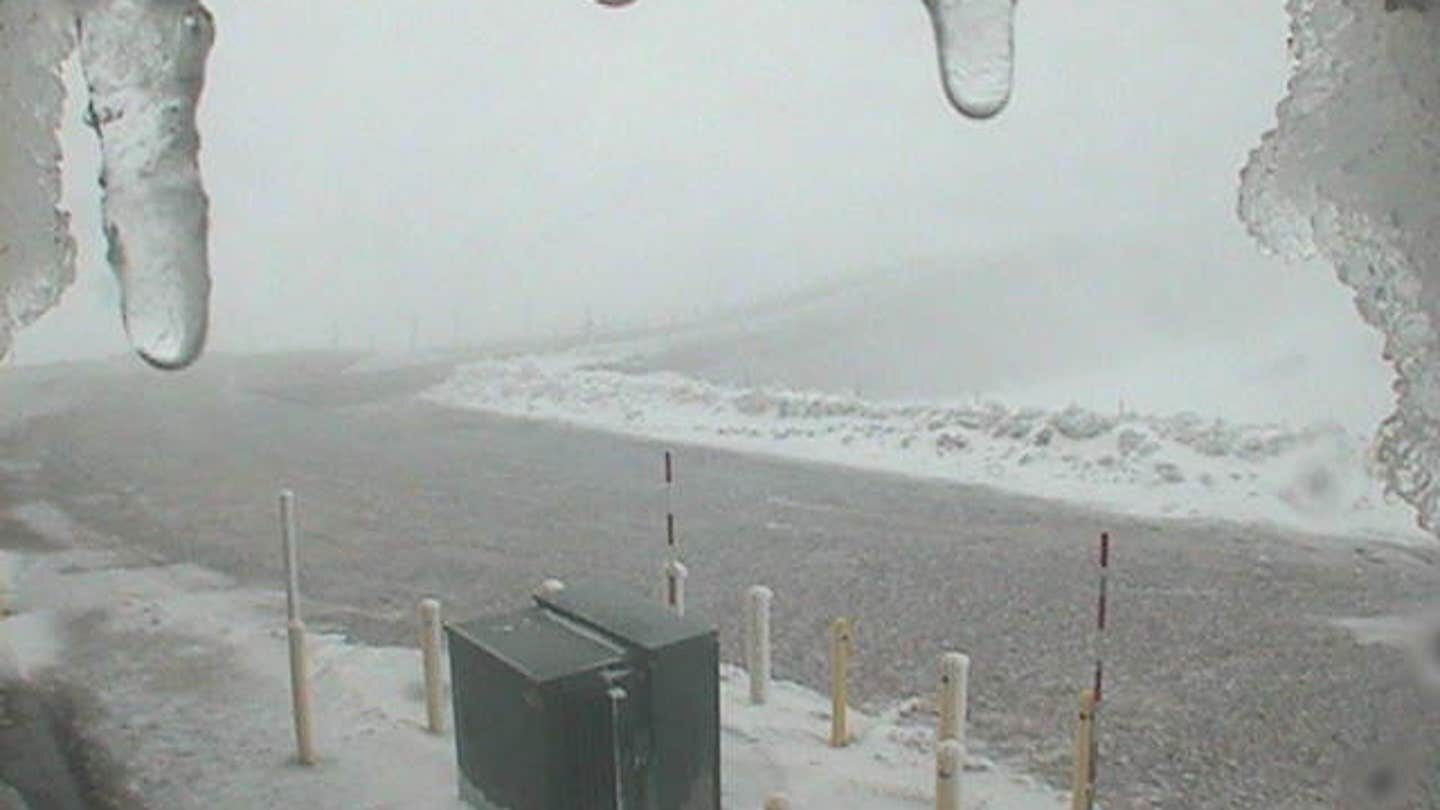 Click to enlarge A view Monday afternoon, Dec. 19, from a Mauna Kea camera looking east.