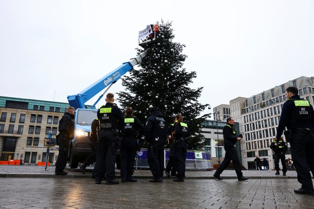German activists Christmas tree