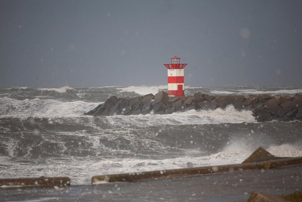 Click to enlarge storm corrie scheveningen