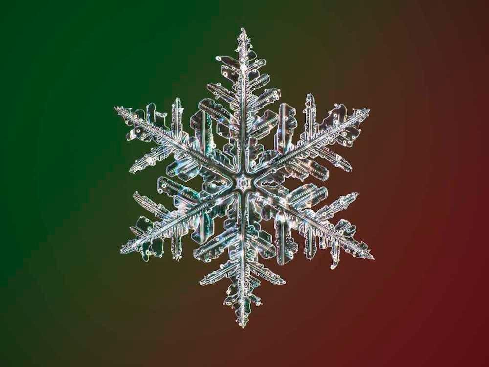 Click to enlarge snowflake high resolution photograph