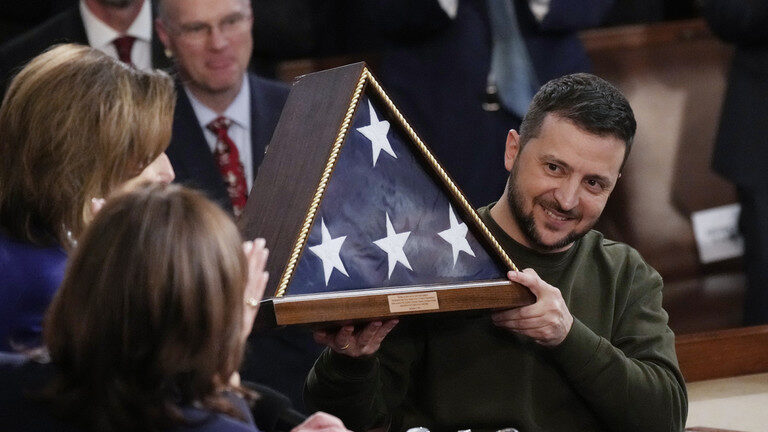 Click to enlarge zelensky american flag