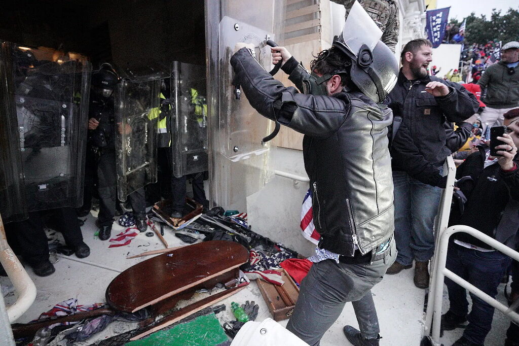 capitol hill protest violence fbi informants