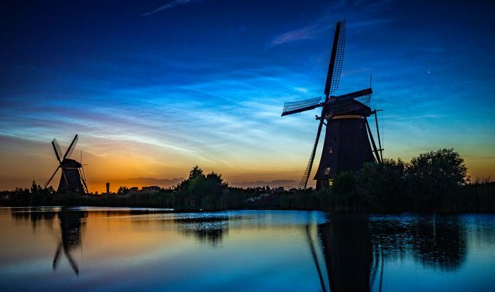 Click to enlarge noctilucent clouds kinderdijk