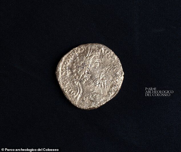 bronze coin colosseum late rome