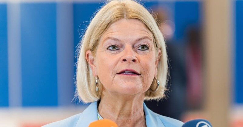Click to enlarge klaudia tanner austrian defense minister