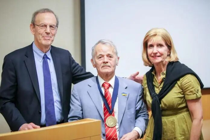 Click to enlarge NED Director Carl Gershman awarding Mustafa Dzhemilev