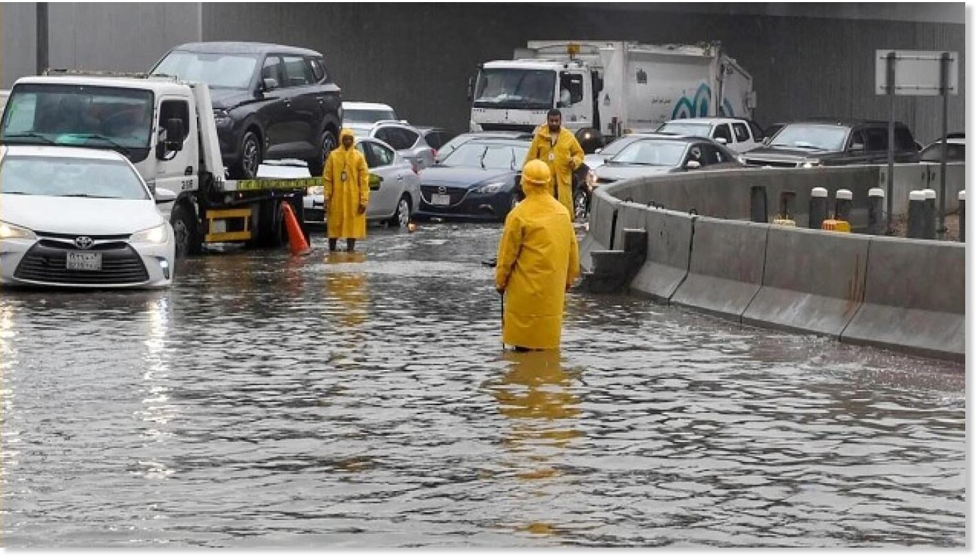 Saudi Arabia Heavy rain floods Jeddah for second time in a week