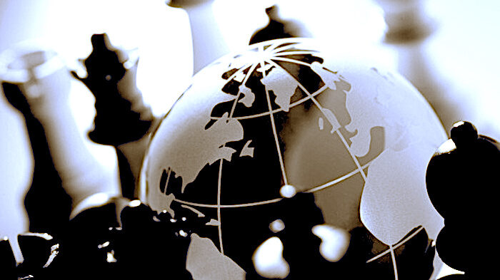 globe/chess