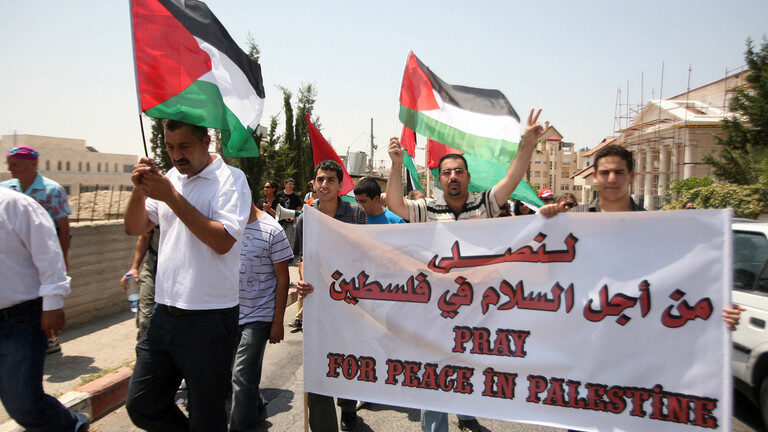 Click to enlarge Palestinians demonstrate ICJ ruling