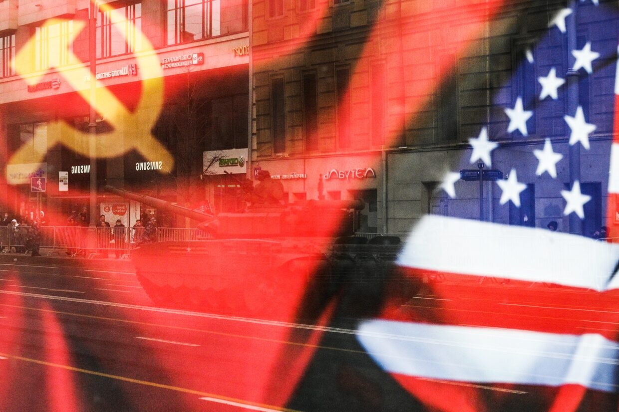 Click to enlarge Soviet and American Flag