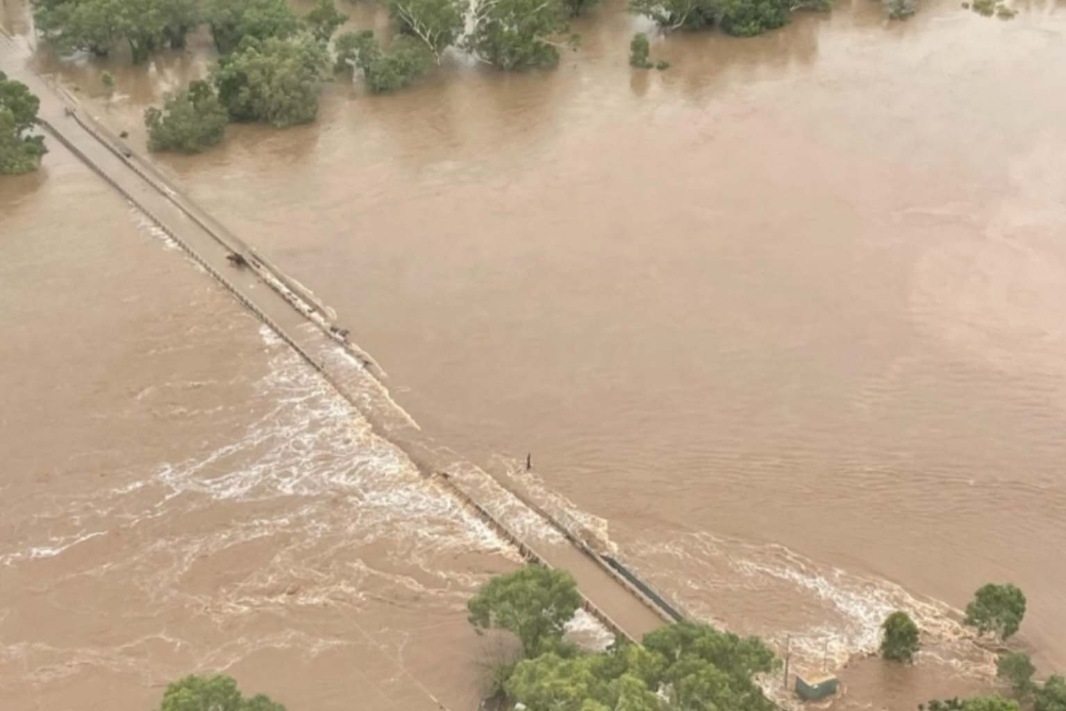 The bridge at Fitzroy Crossing has been flooded :