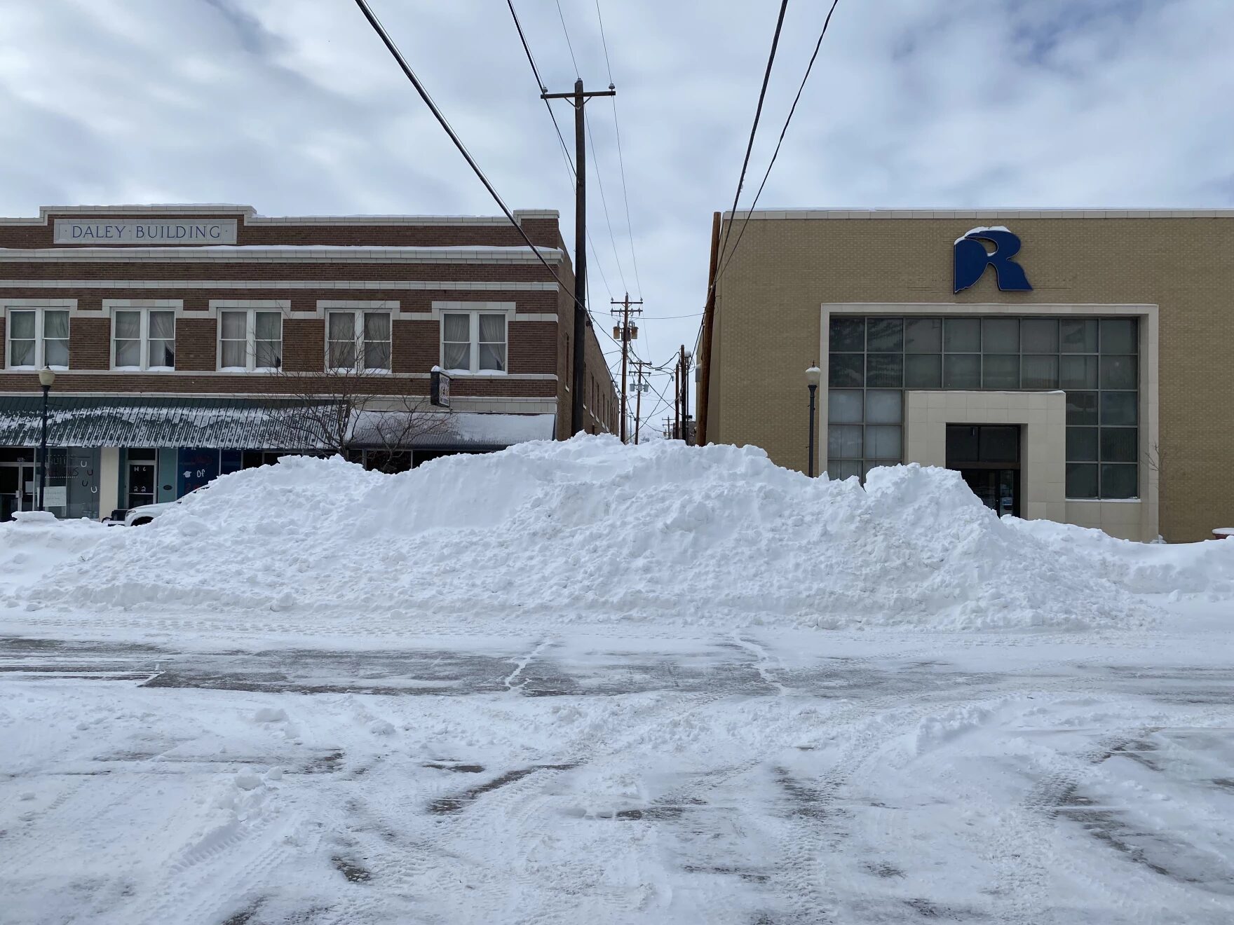 Click to enlarge Snow piles in Rawlins, Wyo.