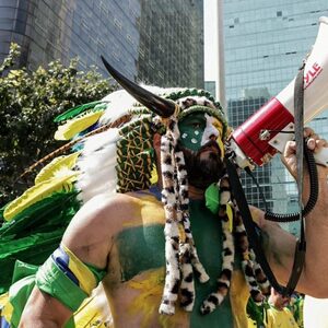 brazil protest horns