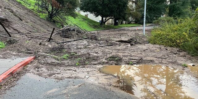 Click to enlarge mudslide calfirnia berkeley january 2023