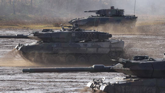 Click to enlarge Leopard 2 battle tank