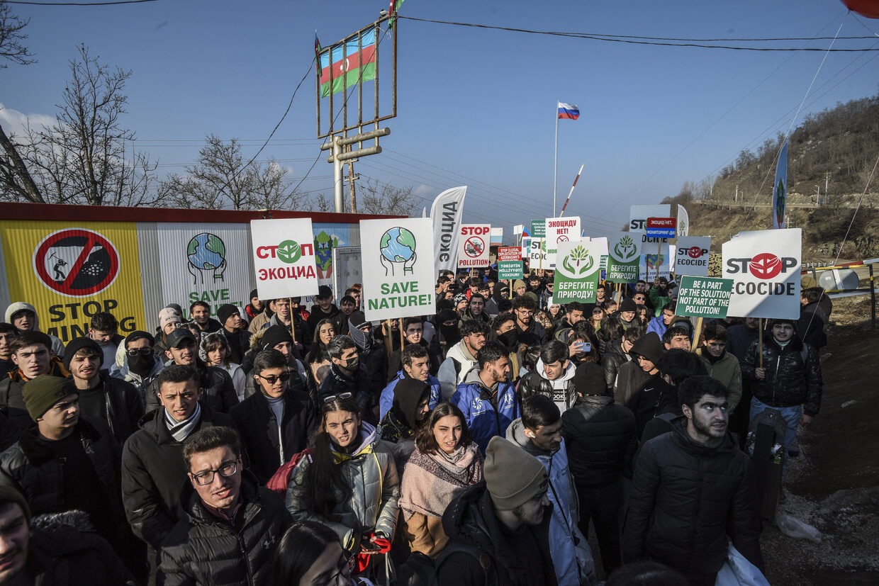 Click to enlarge Azerbaijan protest