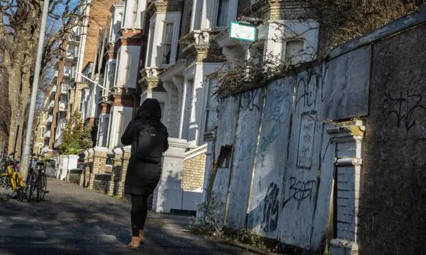 migrant shelter kids disappear britain hotels