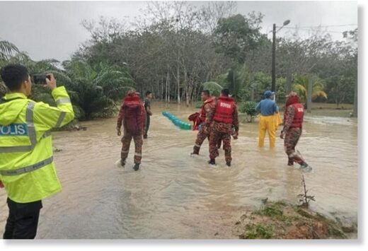 Click to enlarge The number of flood victims in Johor is expected to continue to rise due to the ongoing heavy rain.
