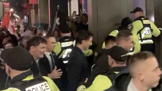 trudeau mobbed swarmed