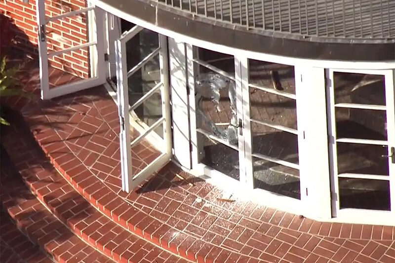 Click to enlarge pelosi attack home broken window hammer