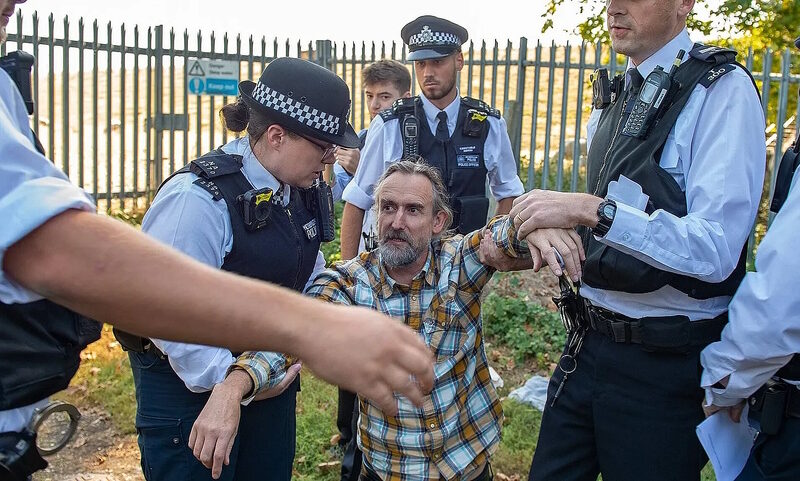 Click to enlarge Roger Hallam leader Extinction Rebellion
