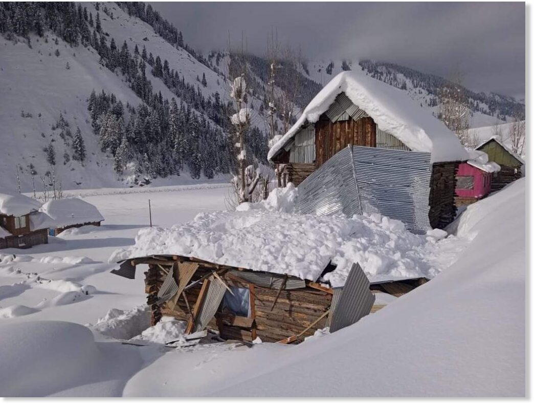 India: Heavy snowfall disrupts life in Jammu & Kashmir, Himachal Pradesh, Uttarakhand – 496 roads closed due to heavy snow (almost 3 feet)